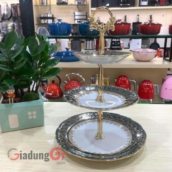 Đĩa 3 tầng Imperial hoàng gia viền xanh là một lựa chọn hoàn hảo khi bạn sử dụng trang trí nội thất.