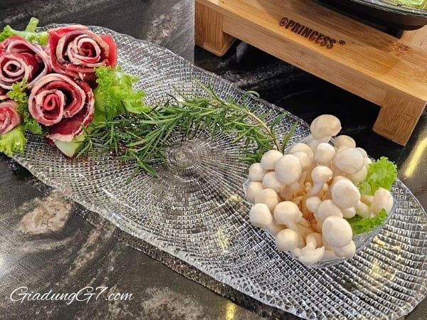 Đĩa oval IVV Diamante Oval Tray 34x15cm làm từ pha lê cao cấp, thiết kế sang trọng, tinh tế.
