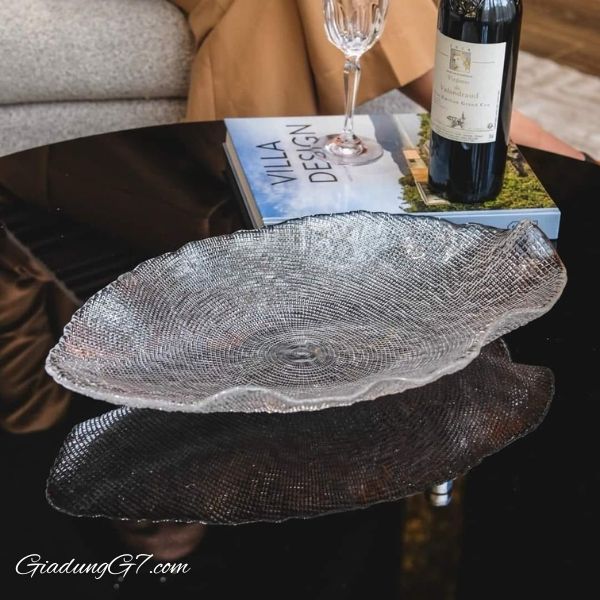 Đĩa pha lê IVV Folies Centrepiece 50x29cm là lựa chọn hoàn hảo để đựng hoa quả, bánh kẹo, tạo điểm nhấn ấn tượng cho không gian sống của bạn.