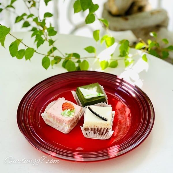 Đĩa sứ Le Creuset Salad Plates 22cm màu đỏ mang tính biểu tượng không thể thiếu trong gian bếp của các đầu bếp tại gia cũng như các đầu bếp chuyên nghiệp.