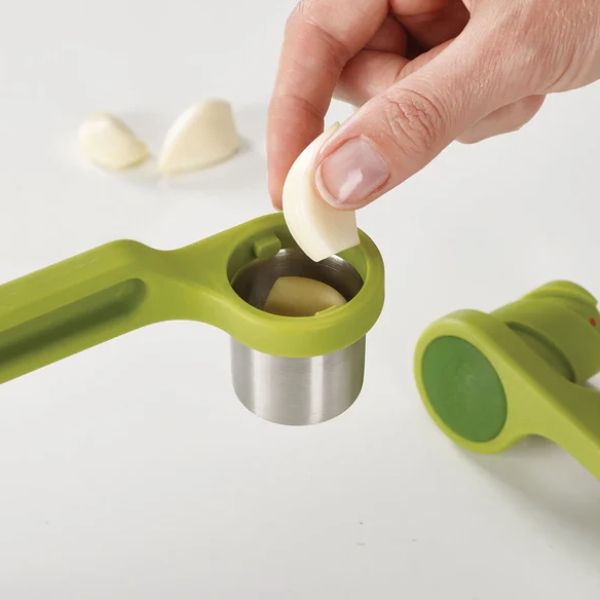 Dụng cụ ép tỏi Joseph Joseph Helix 20102 dễ dàng nghiền nát, an toàn với máy rửa chén