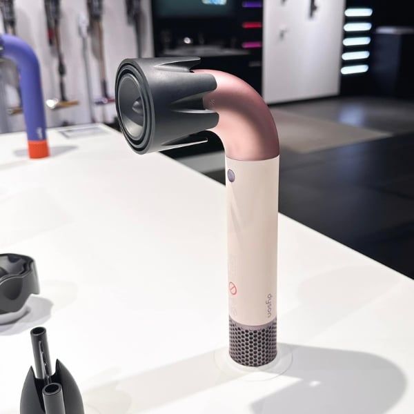 Máy sấy tóc Dyson Supersonic R HD17 Hoạt động linh hoạt