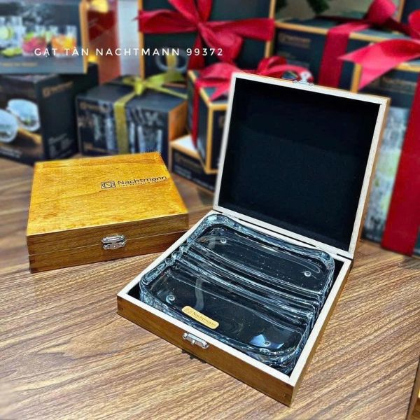 Gạt tàn pha lê Nachtmann 99372 Bản vuông&nbsp;được chế tạo bằng máy có thiết kế cổ điển trong bộ sưu tập xì gà bằng thủy tinh thuần khiết