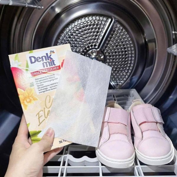 Giấy thơm quần áo Denkmit 36 tờ - Denkmit Trocknertücher Cosy Elegance  là một giải pháp hữu hiệu giúp cho quần áo giữ được hương thơm tươi mới và loại bỏ mùi ẩm mốc