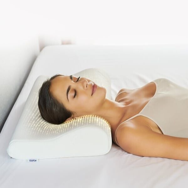 Gối Tempur Original Pillow Size L - Made in Denmak được thiết kế theo hình dạng công thái học sáng tạo