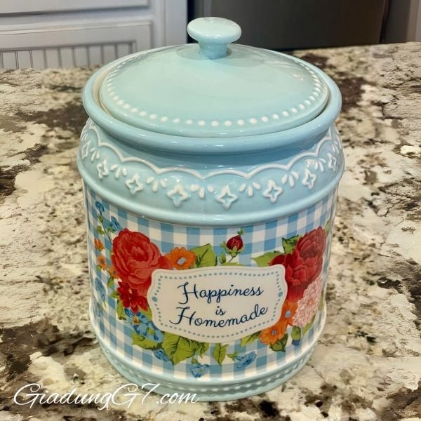 Hũ gốm Pioneer Woman Happiness Is Homemade Phối Hợp Dễ Dàng Với Các Sản Phẩm Khác