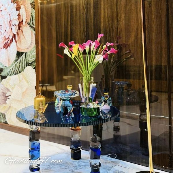 Hũ nến Laura Reflections Copenhagen 14cm Kết hợp thủy tinh hình học với các sắc thái đỏ, vàng, xám và đỏ
