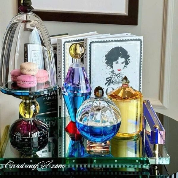 Hũ nến Laura Reflections Copenhagen 14cm Kết hợp thủy tinh hình học với các sắc thái đỏ, vàng, xám và đỏ
