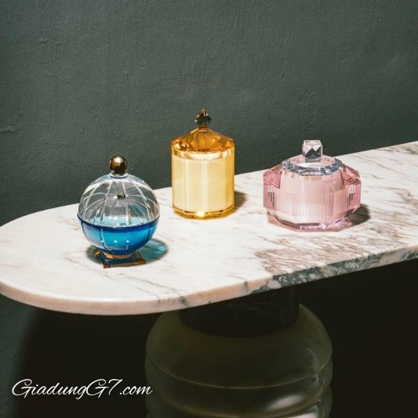 Hũ nến Laura Reflections Copenhagen 14cm Kết hợp thủy tinh hình học với các sắc thái đỏ, vàng, xám và đỏ