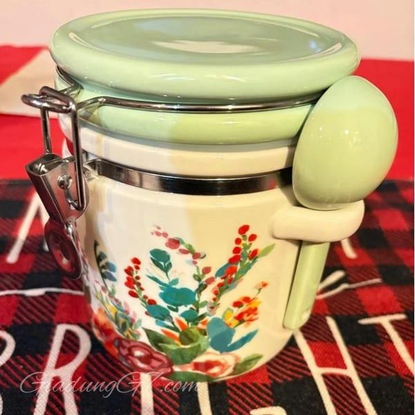 Hũ sứ The Pioneer Women Painted Meadow 1 lít Thiết Kế Lôi Cuốn Và Thực Dụng