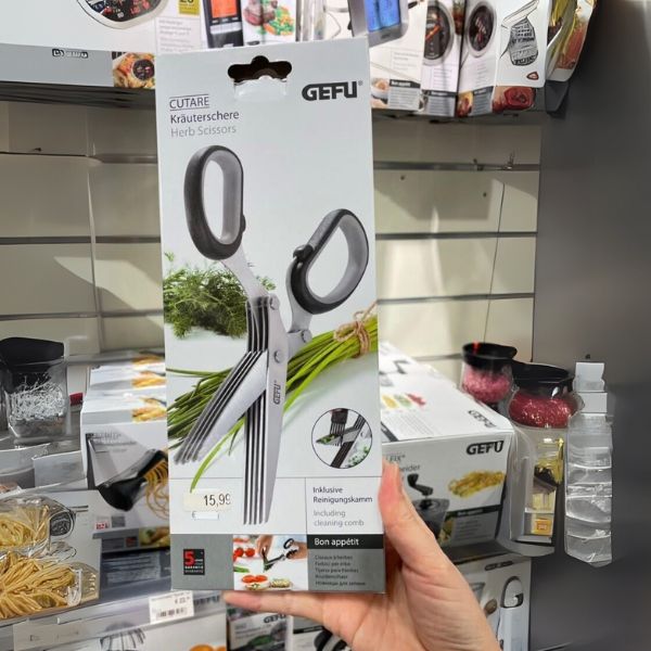 Kéo cắt vụn Gefu Thiết kế năm lưỡi dao giúp tăng năng suất của bạn lên gấp bốn lần.