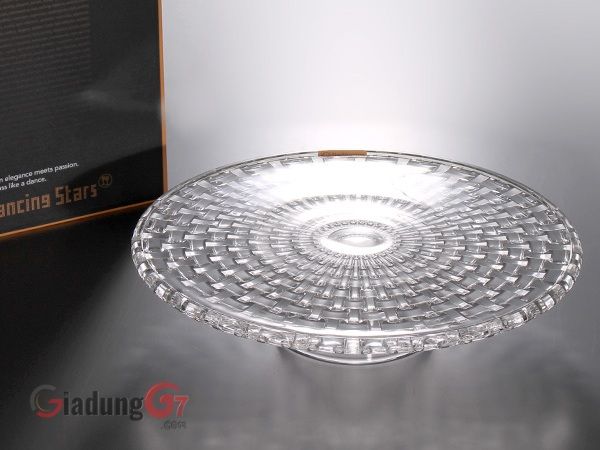Khay bánh pha lê Nachtmann Bossa Nova 99528 có chân đế trong suốt, chắc chắn mang lại sự ổn định và hỗ trợ cho các món nướng của bạn