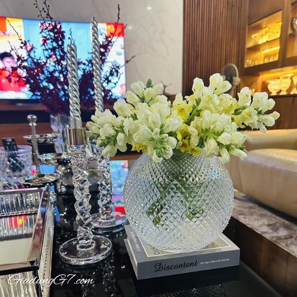 Lọ hoa pha lê cầu tròn Bohemia Diamond Arcade 20.5cm Với đường nét tinh xảo và kiểu dáng hiện đại