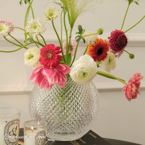 Lọ hoa pha lê cầu tròn Bohemia Diamond Arcade 20.5cm Với đường nét tinh xảo và kiểu dáng hiện đại