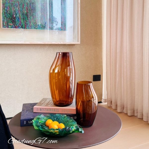 Lọ hoa Georg Jensen Sky Amber 30cm - Hình dạng bất đối xứng và đường cong hữu cơ