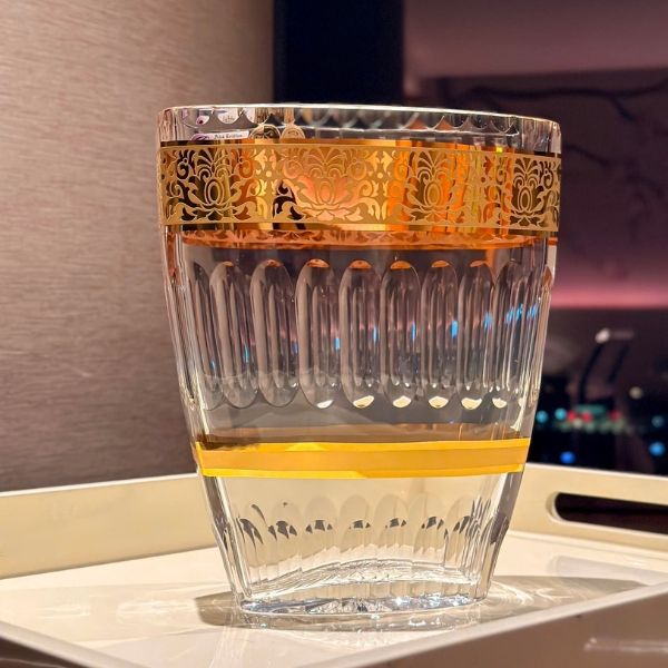 Lọ hoa pha lê Ales Zverina Flate Romantic 23cm Khảm vàng sang trọng, hoa văn tinh tế chạy quanh thành tô