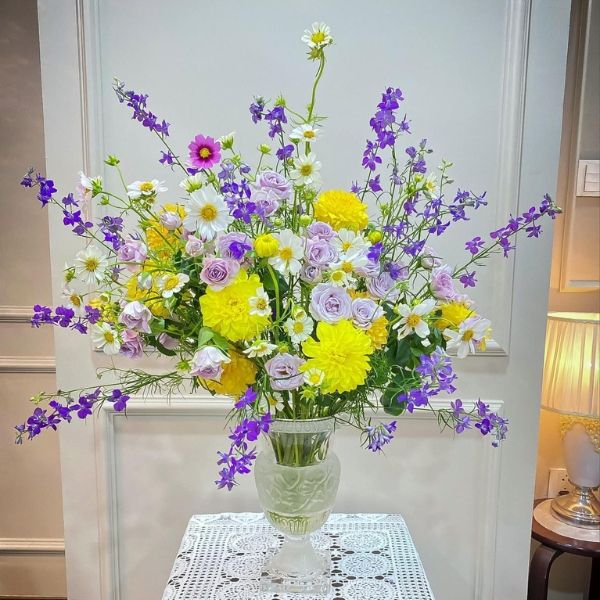 Lọ hoa Bohemia Antique 30.5cm thích hợp với nhiều kiểu cắm hoa cũng như nhiều loại hoa, tiện vệ sinh và bố trí tại các không gian khác nhau