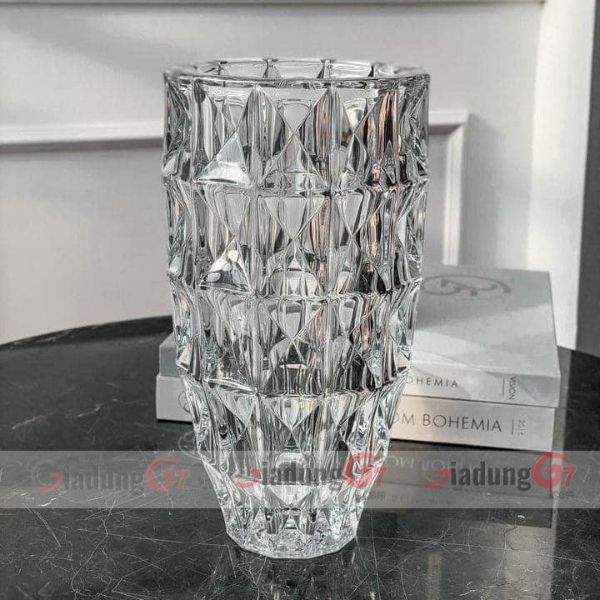 Lọ hoa pha lê Bohemia Diamond 28cm thể hiện tay nghề điêu luyện của người làm pha lê