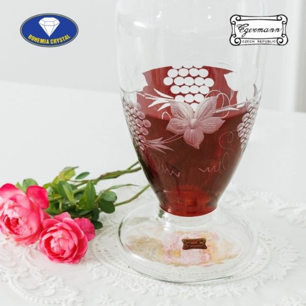 Lọ hoa pha lê của Egermann luôn đạt được sự tinh tế trong từng đường nét thiết kế và chế tác.