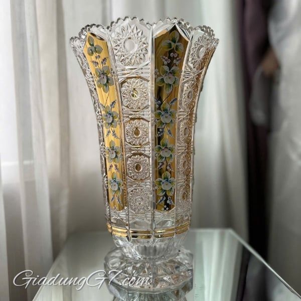 Lọ hoa pha lê Bohemia M57 35cm mạ vàng có chân đế là đồ trang trí cắt tay giống như bông tuyết với 12% vàng