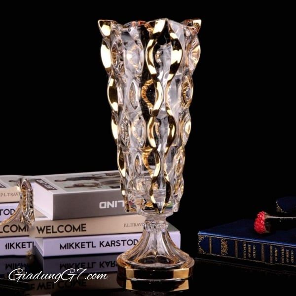 Lọ hoa pha lê Bohemia Samba Opera Gold 40.5cm khảm vàng được làm bằng pha lê chất lượng cao, không chì và được đóng gói trong hộp quà xinh xắn