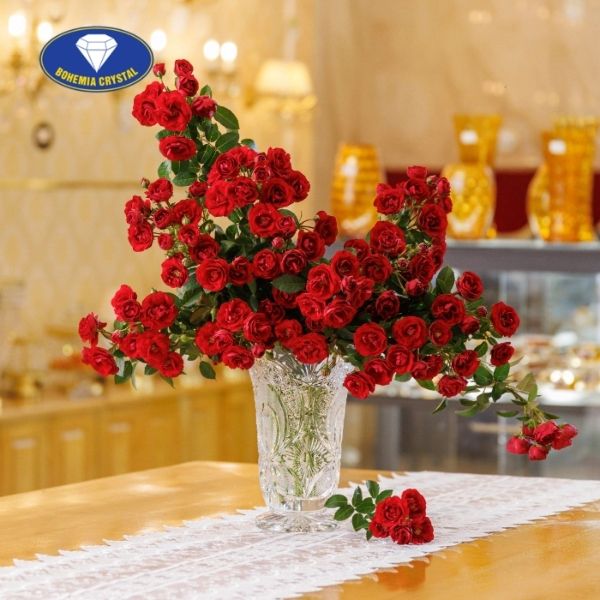 Lọ hoa pha lê mài Bohemia Classic 56 cao 20.5cm có chân đế được cắt thủ công nguyên bản với kiểu trang trí truyền thống của Séc