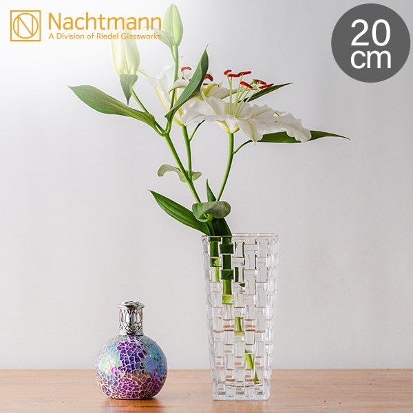 Nachtmann Bossa Nova 82088 20cm không chỉ là đồ tiện ích mà còn là đồ trang trí sang trọng cho ngôi nhà của bạn.