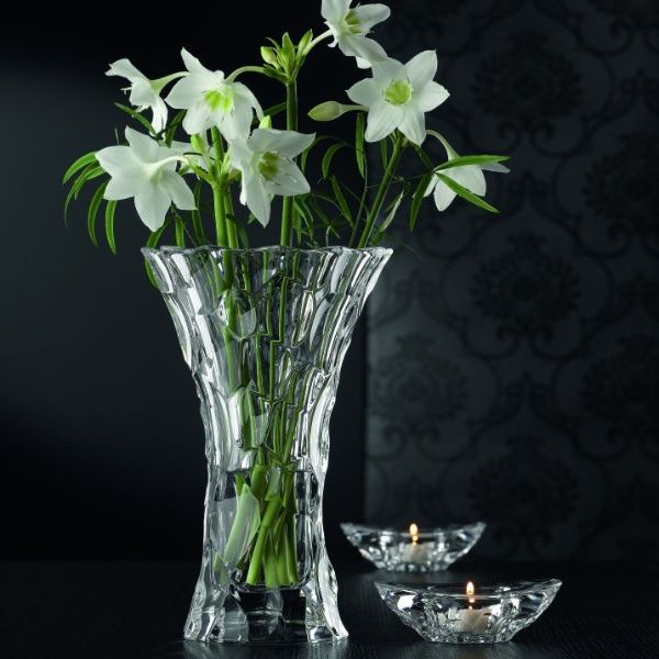 Bình hoa pha lê Nachtmann Sphere 95638 24cm giúp bạn thỏa sức khoe sự lấp lánh của chất liệu và những bông hoa đẹp