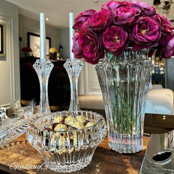 Lọ hoa Rogaska Crown Jewel 25cm Được làm thủ công với độ chính xác cao từ pha lê chất lượng cao.
