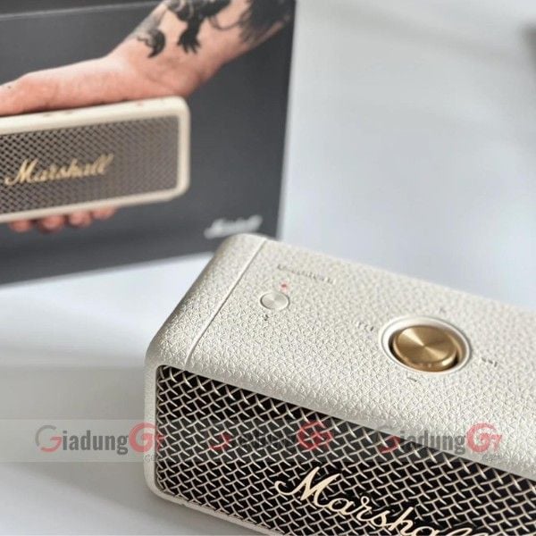 Loa bluetooth Marshall Emberton II là phiên bản mới ra mắt trong một thiết kế nhỏ gọn cùng âm thanh đa hướng đỉnh cao, loa trang bị các công nghệ mới thú vị hơn với 30 giờ chơi nhạc chỉ trong một lần sạc.