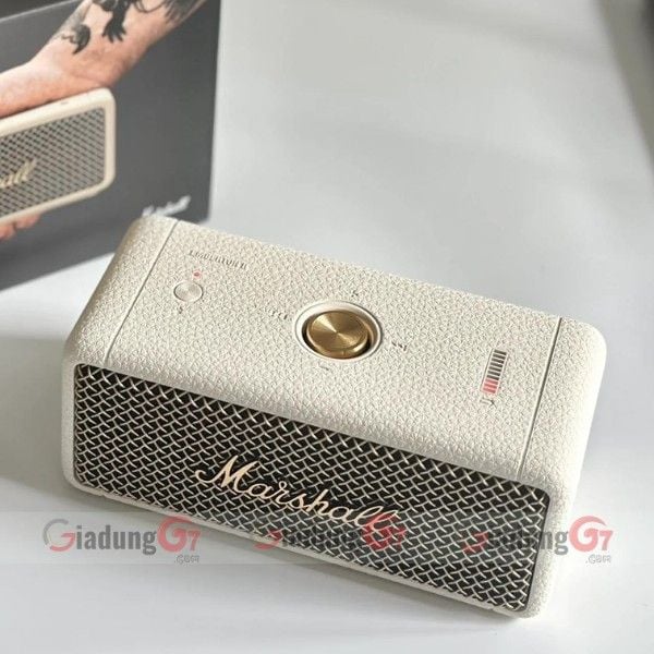 Loa bluetooth Marshall Emberton cung cấp hơn 30 giờ chơi di động chỉ với một lần sạc. Sạc đầy pin sau 3 giờ