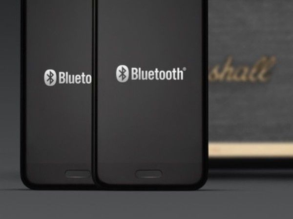 Loa bluetooth Marshall Stanmore II dễ dàng kết nối và chuyển đổi giữa hai thiết bị Bluetooth.