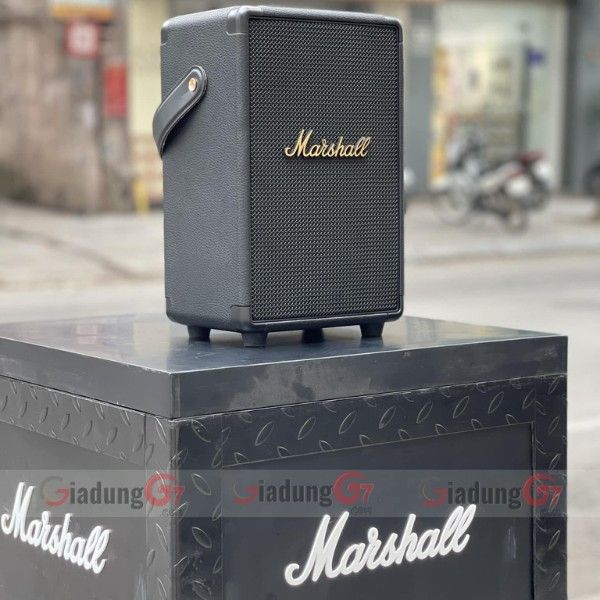 Loa Marshall Tufton có thời lượng pin lên tới hơn 20 giờ nghe nhạc liên tiếp, được tích hợp bluetooth v5.0, và thiết kế chống nước chuẩn IPX2 (chống mưa nhẹ)