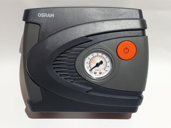 Máy bơm ô tô mini Osram OTI610 với Máy đo hiển thị áp suất tính bằng PSI, kg/cm2 hoặc BAR để có hiệu suất đáng tin cậy và chính xác.