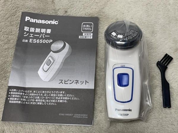 Máy cạo râu Panasonic ES6500P sử dụng 2 pin AA,tiết kiệm pin, cho thời gian sử dụng lâu