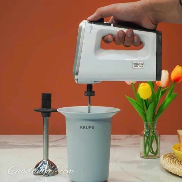 Máy đánh trứng kèm xay cầm tay Krups GN9031 Tay Cầm Tiện Dụng Cho Cảm Giác Cầm Nắm Chắc Chắn