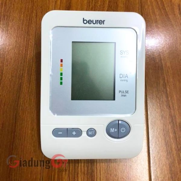 Máy đo huyết áp Beurer BM26 sở hữu màn hình to giúp người dùng dễ dàng quan sát kết quả đo