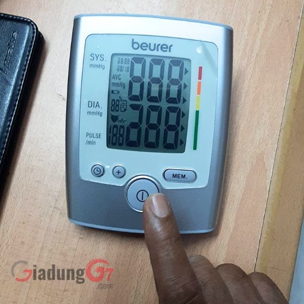 Máy đo huyết áp bắp tay BM35 hoàn toàn tự động cho phép bạn đo huyết áp nhanh chóng và dễ dàng.