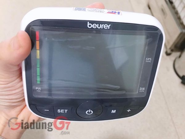 Máy đo huyết áp điện tử bắp tay Beurer BM40 với màn hình LCD cực lớn (83 x 54 mm) giúp đọc dễ dàng ngay cả với những người có thị lực kém