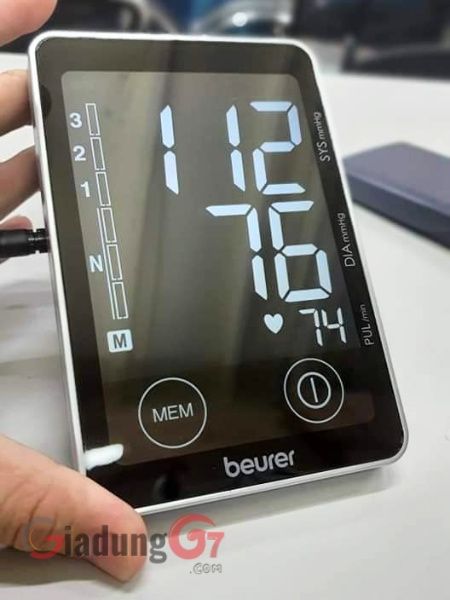 Máy đo huyết áp điện tử bắp tay Beurer BM58 với màn hình lớn và có đèn chiếu sáng