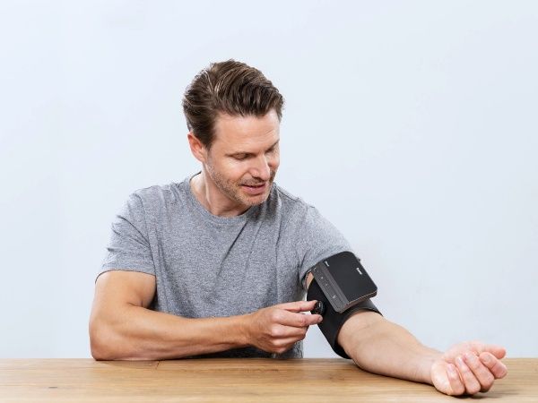Máy đo huyết áp điện tử bắp tay Beurer BM81 không sử dụng bao đo, Ít thời gian bơm hơi hơn, ít rắc rối hơn