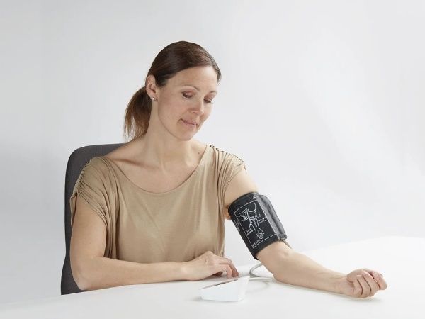 Máy đo huyết áp bắp tay Lanaform ABPM-100 cho bạn cảm giác yên tâm khi tầm soát sức khỏe của bản thân