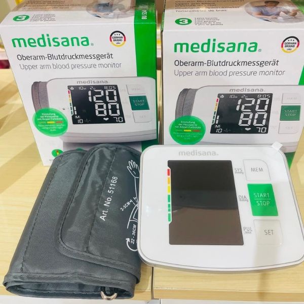 Máy đo huyết áp bắp tay Medisana BU514 phân loại giá trị đo được theo thang màu ánh sáng cảnh báo dựa trên hệ thống đánh giá của WHO