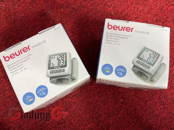 Trọn bộ sản phẩm Máy đo huyết áp cổ tay Beurer BC30