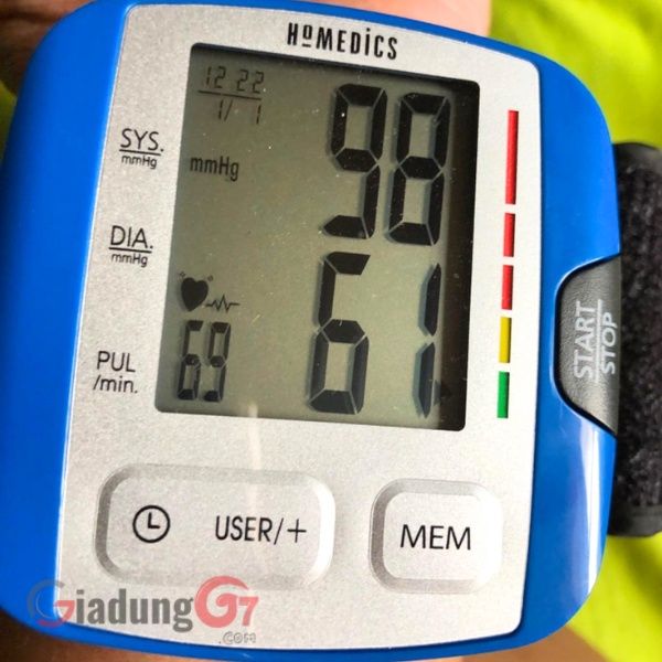 Máy đo huyết áp cổ tay HoMedics BPW-0200 hiển thị Bộ nhớ trung bình của 3 lần đọc gần nhất