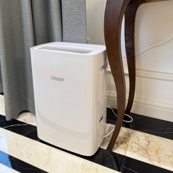 Máy hút ẩm Steiger STG 820DW 20L/ngày Bình Chứa Nước 2.5L – An Toàn Và Tiện Lợi