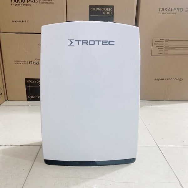 Trotec TTK51E có công suất 340W cho công suất hút ẩm đạt 16 lít/ngày ở điều kiện 30 độ C