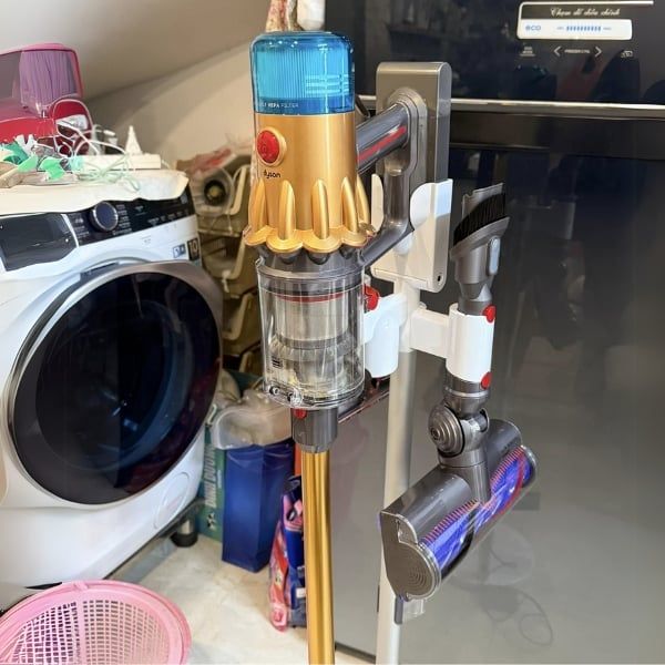 Máy hút bụi Dyson V12 Detect Slim Absolute được trang bị tổng 7 đầu hút kèm 1 phụ kiện