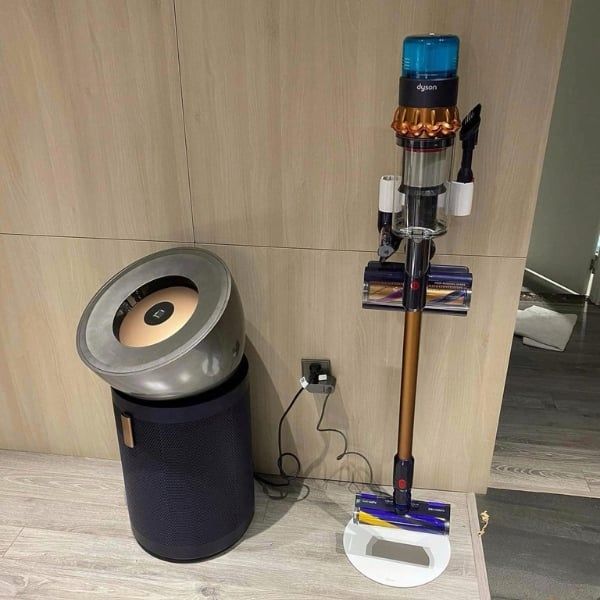 Máy hút bụi Dyson V12 Detect Slim Absolute được trang bị tổng 7 đầu hút kèm 1 phụ kiện