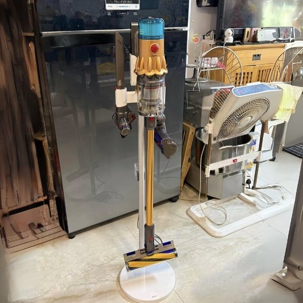 Máy hút bụi Dyson V12 Detect Slim Absolute (SV46 ABL EX) thiết kế đơn giản gọn nhẹ dễ sử dụng